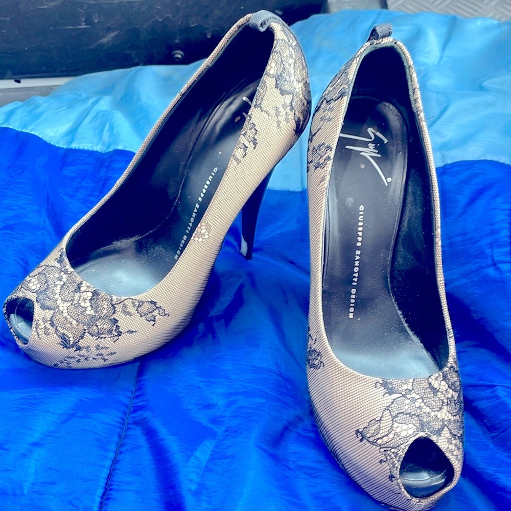Size 9 like new Italian